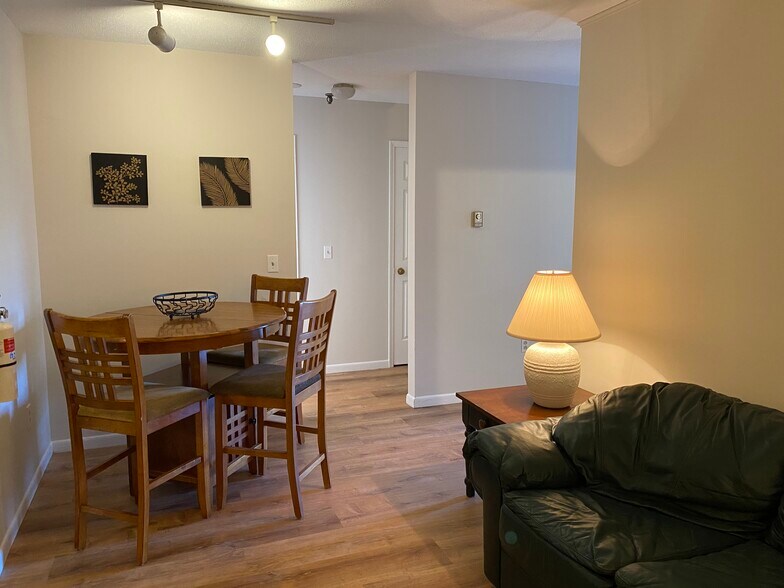 Primary Photo - 47 S Williams St