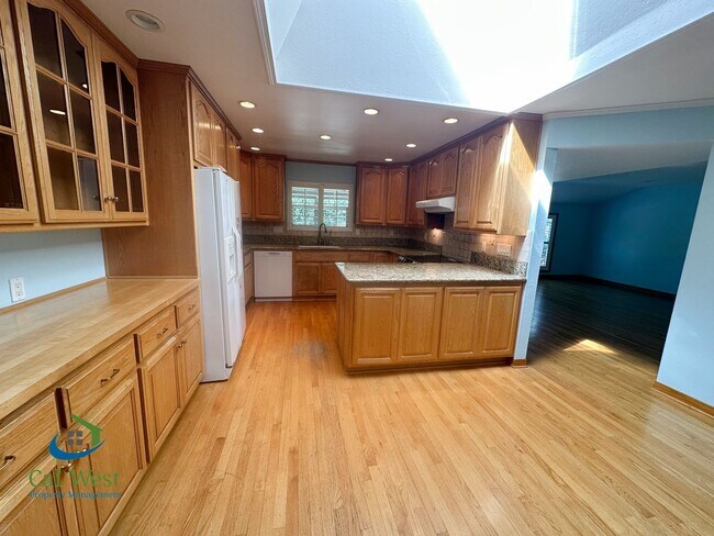 Building Photo - $4795 - South San Jose 4Bd / 2 Ba Single F...