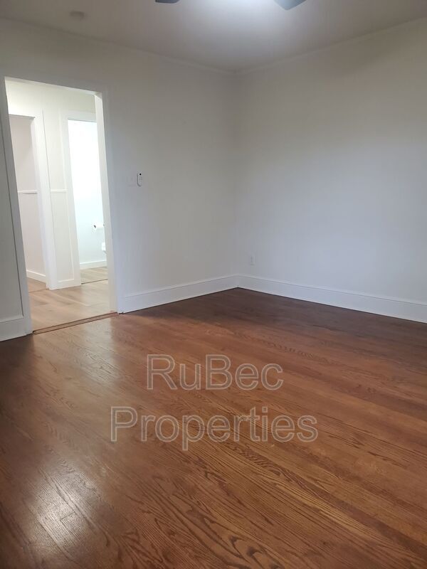 Building Photo - 15640 Ewart Rd