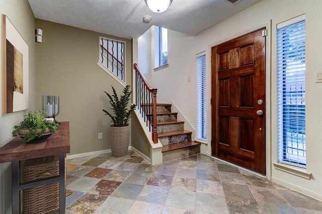 Building Photo - Impeccably Maintained Midtown Townhome wit...