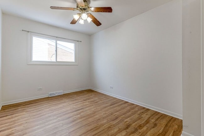 Building Photo - 9260 Dee Rd