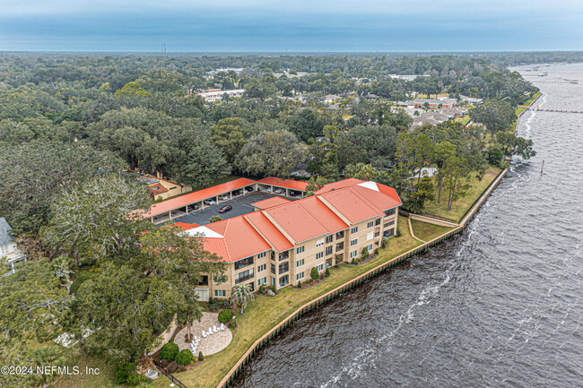 Building Photo - 2099 Winterbourne W