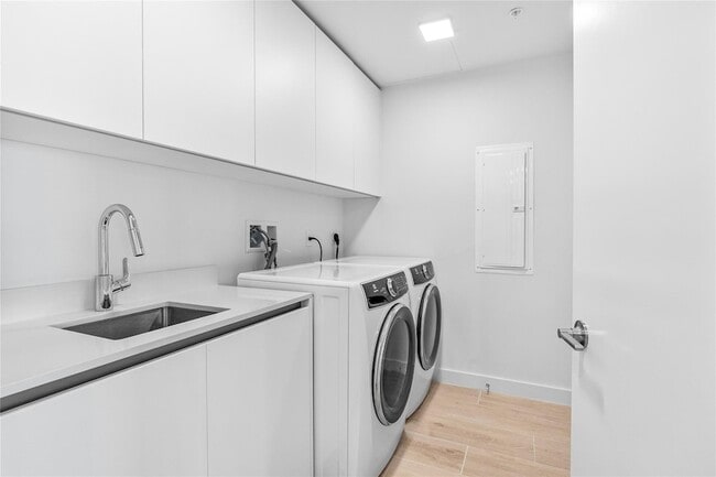 Building Photo - 900 N Ocean Blvd