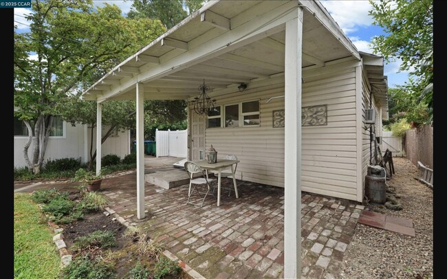 Building Photo - 511 Locust St