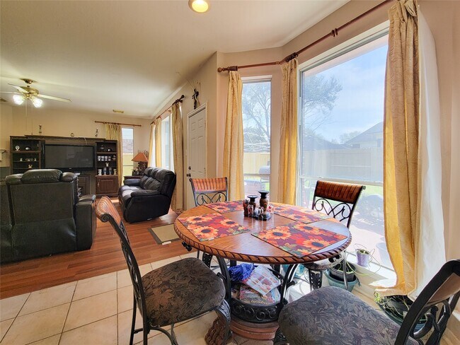 Building Photo - 8002 Weeping Willow Pl