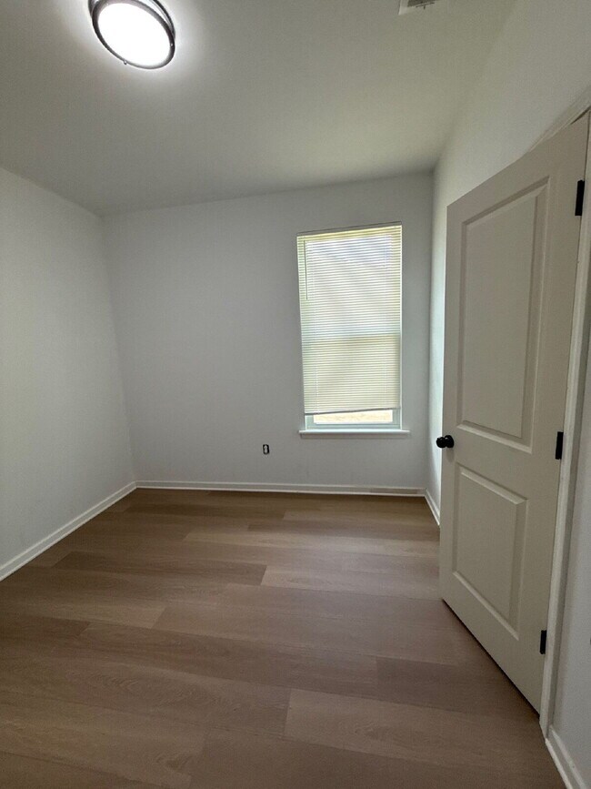 Building Photo - Fully Renovated Spacious 3BR in South Memphis – Section 8 Welcome