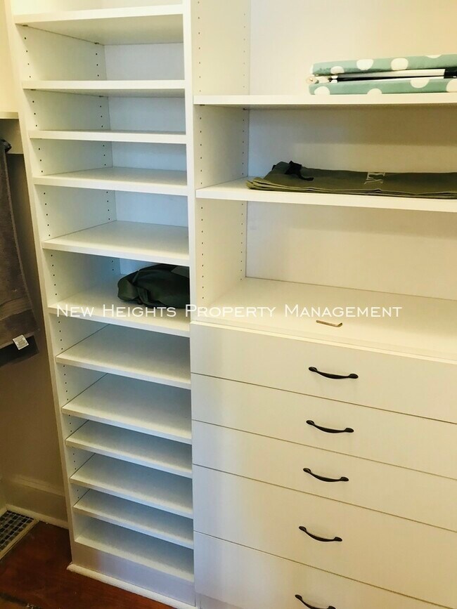 Building Photo - 301 Broad St