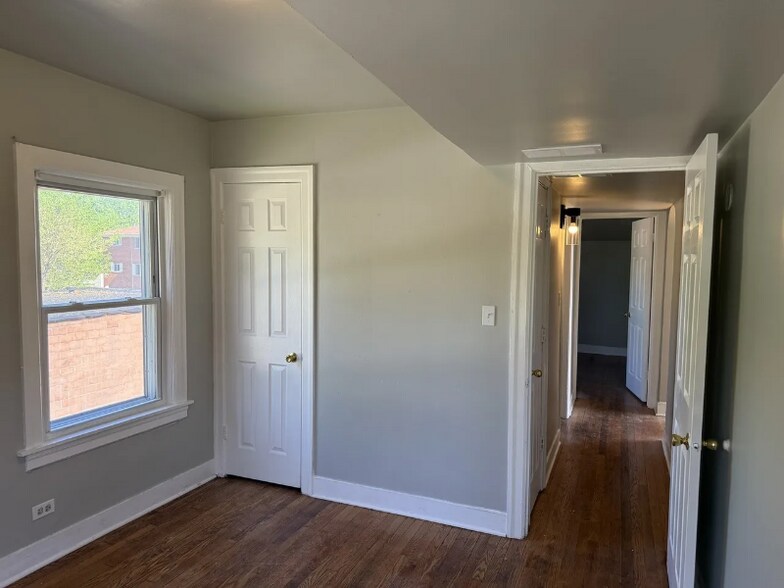 Building Photo - 1827 170th St