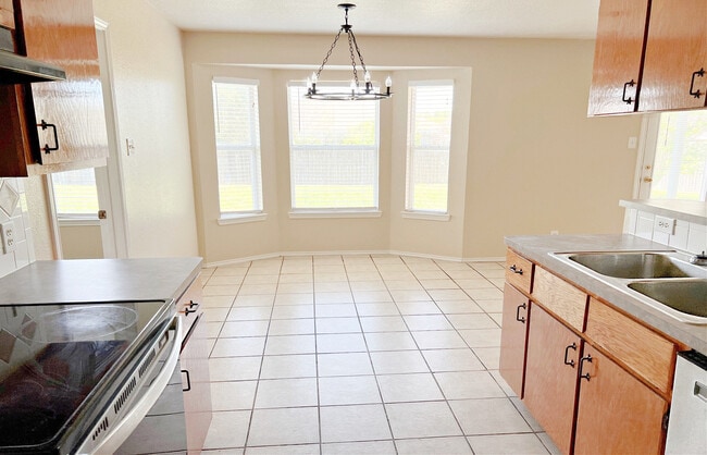 Building Photo - 4203 Lonesome Dove Dr