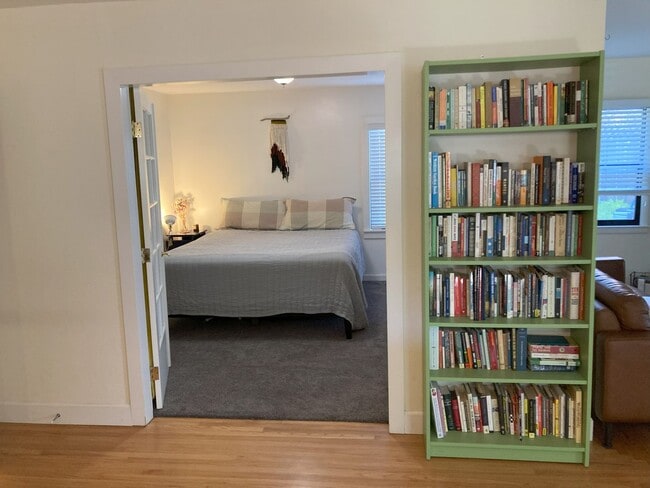 Building Photo - Beautiful Home Walking Distance To Town an...