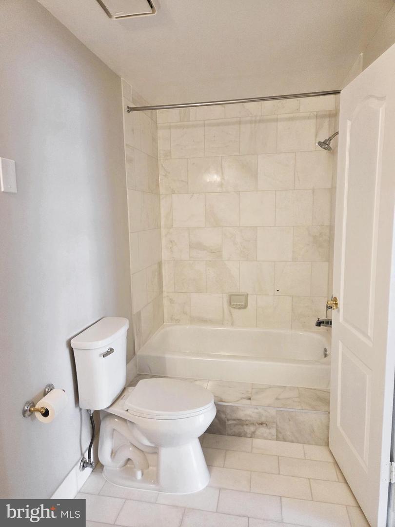 Building Photo - 1211 S Eads St