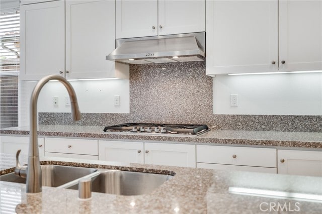 Building Photo - 64 Meander