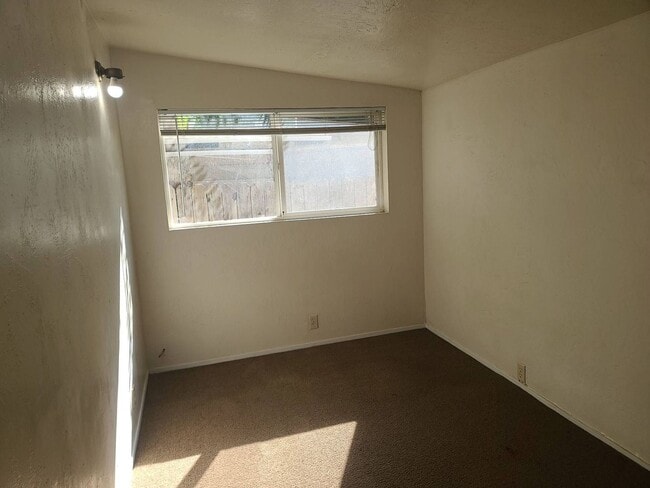 Building Photo - 247 W 2nd Ave