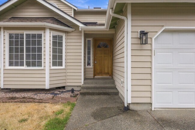 Building Photo - 6748 3rd Way SE