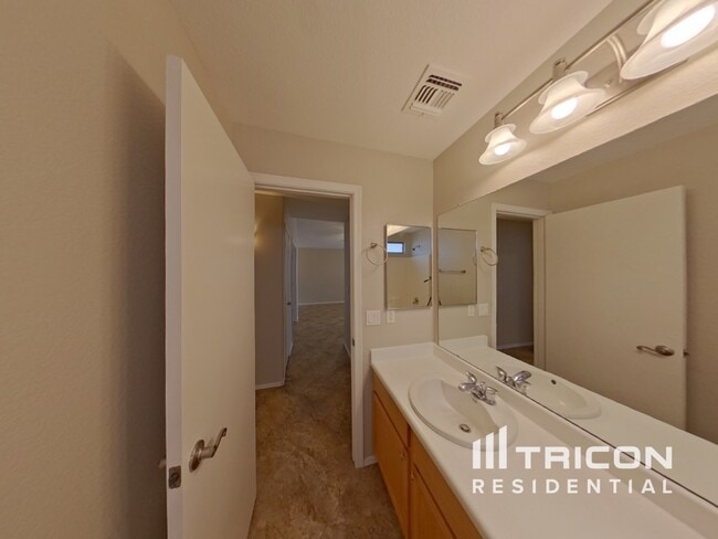 Building Photo - 40148 Calabria St