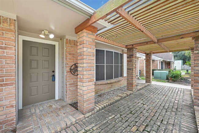 Building Photo - 14020 Schroeder Rd