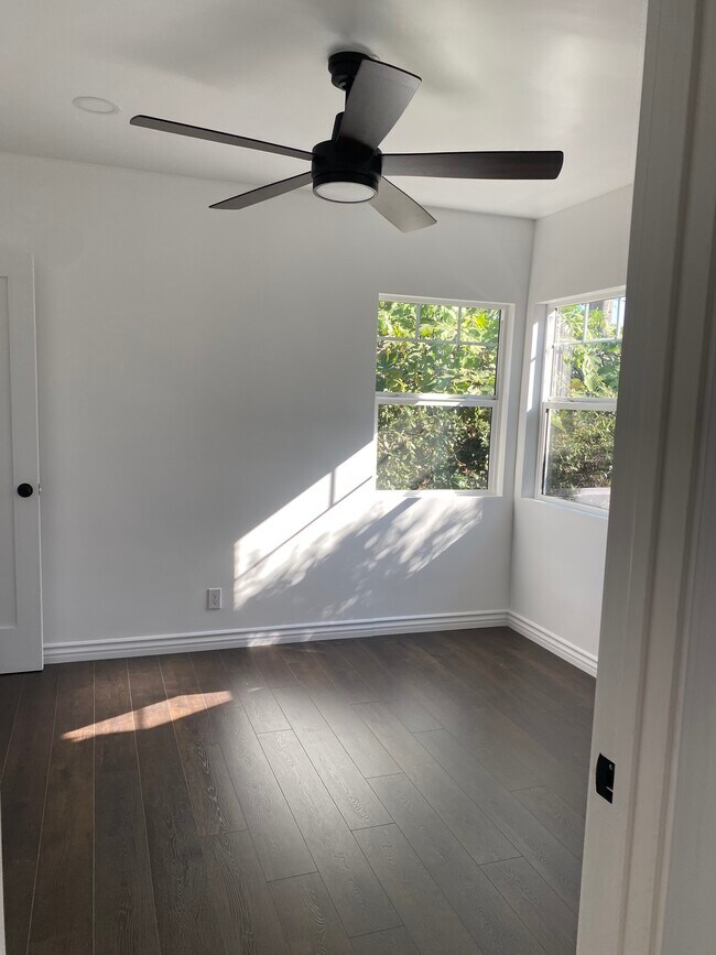 Building Photo - 2825 Moss Ave