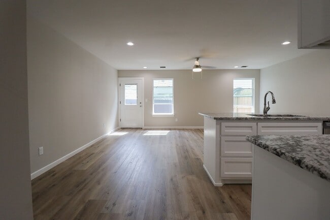 Building Photo - First Month Free! Lovely Home for Rent -21...