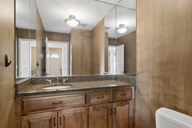 Building Photo - 10 Fairview Ave