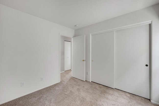 Building Photo - 42780 W Sunland Dr