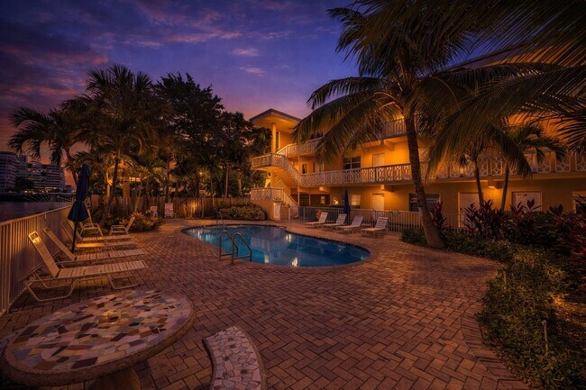 Building Photo - 815 Middle River Dr