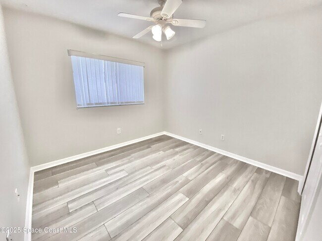 Building Photo - 1760 Sun Gazer Dr