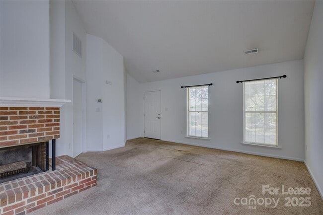 Building Photo - 405 N Summit Ave