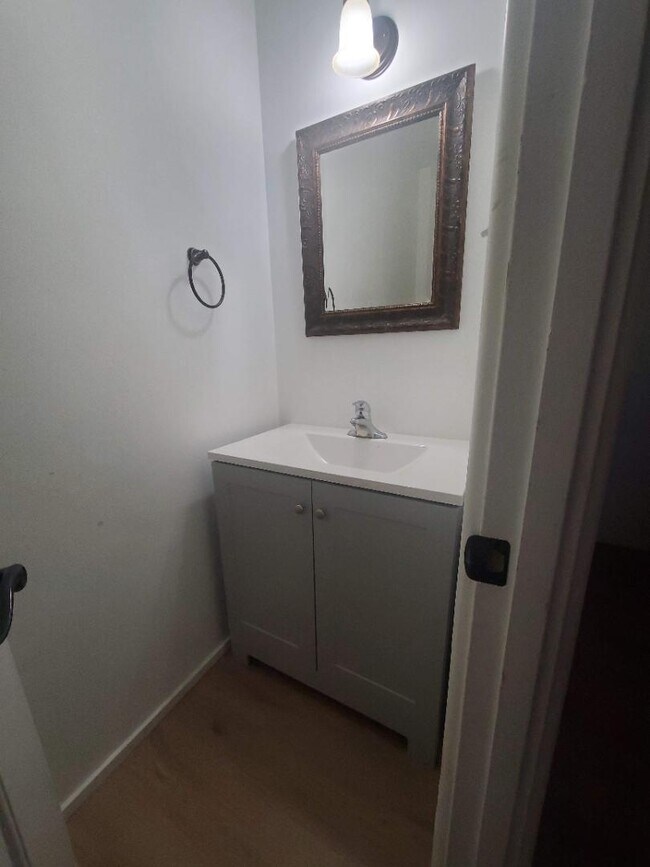 Building Photo - 1520 W Encanto Blvd