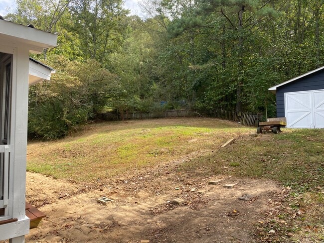 Building Photo - Ringgold 2 Bed 1 bath Screened in Porch, Oversized Workshop