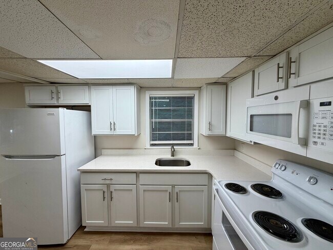 Building Photo - 1329 Watts Rd