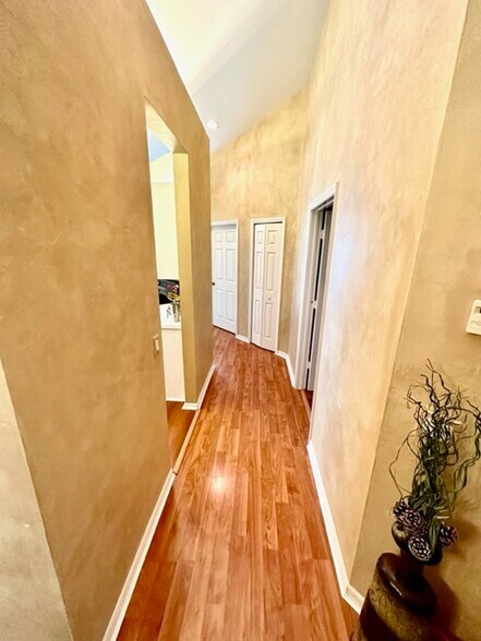 Building Photo - 5944 Sand Wedge Ln