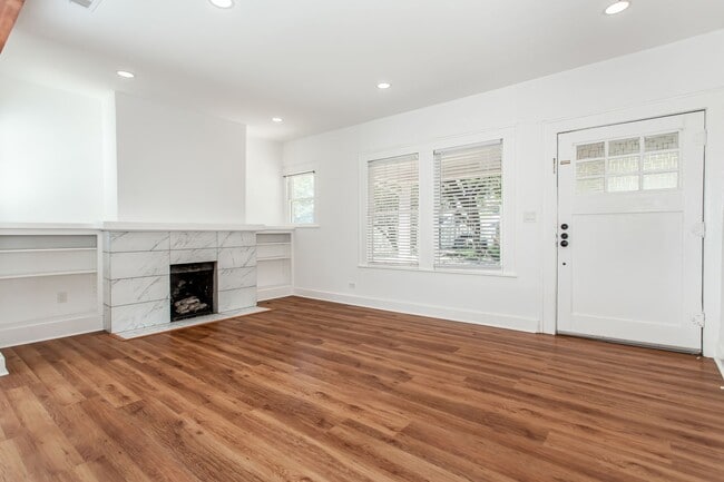 Building Photo - Beautiful Craftsman Style in Junius Heights!