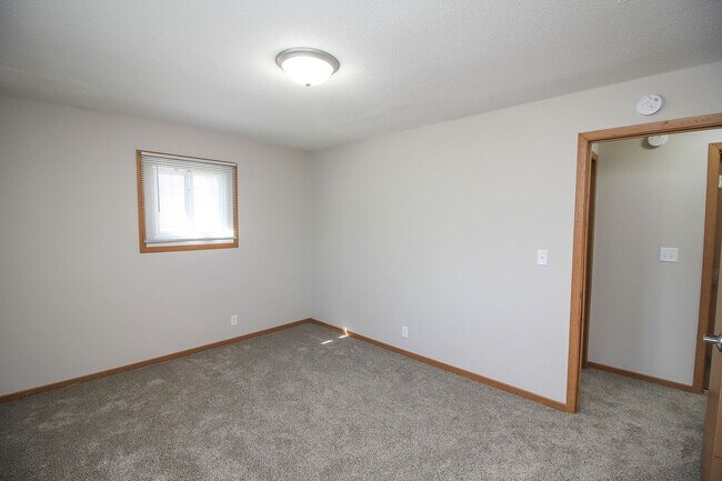Building Photo - Terrace Heights 2 Bedroom