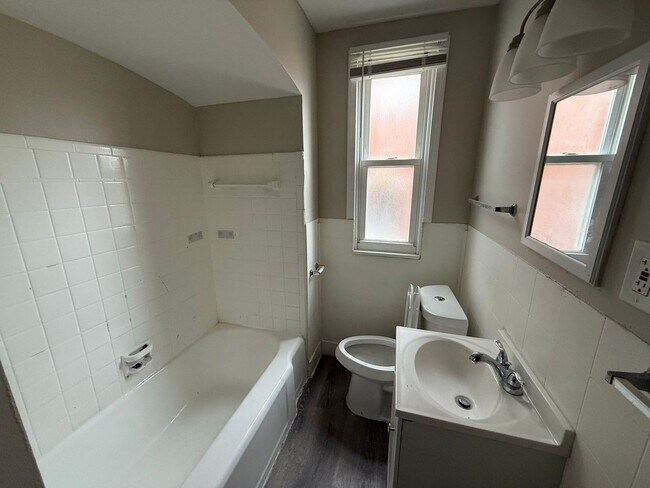 Building Photo - Renovated 3-Bedroom Home – We Welcome Sect...