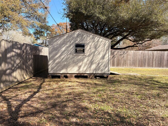 Building Photo - 1007 Stoneleigh Ct