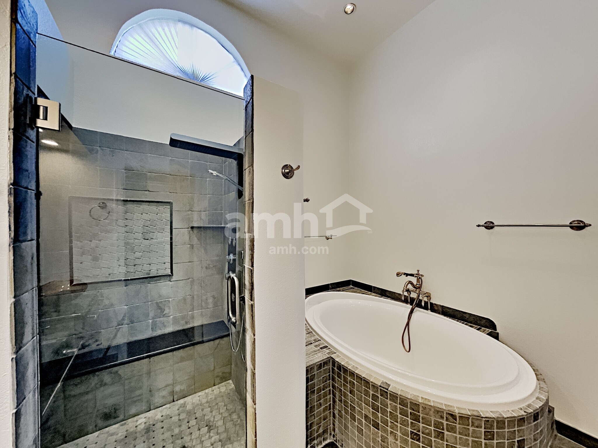 Building Photo - 11106 E Becker Ln