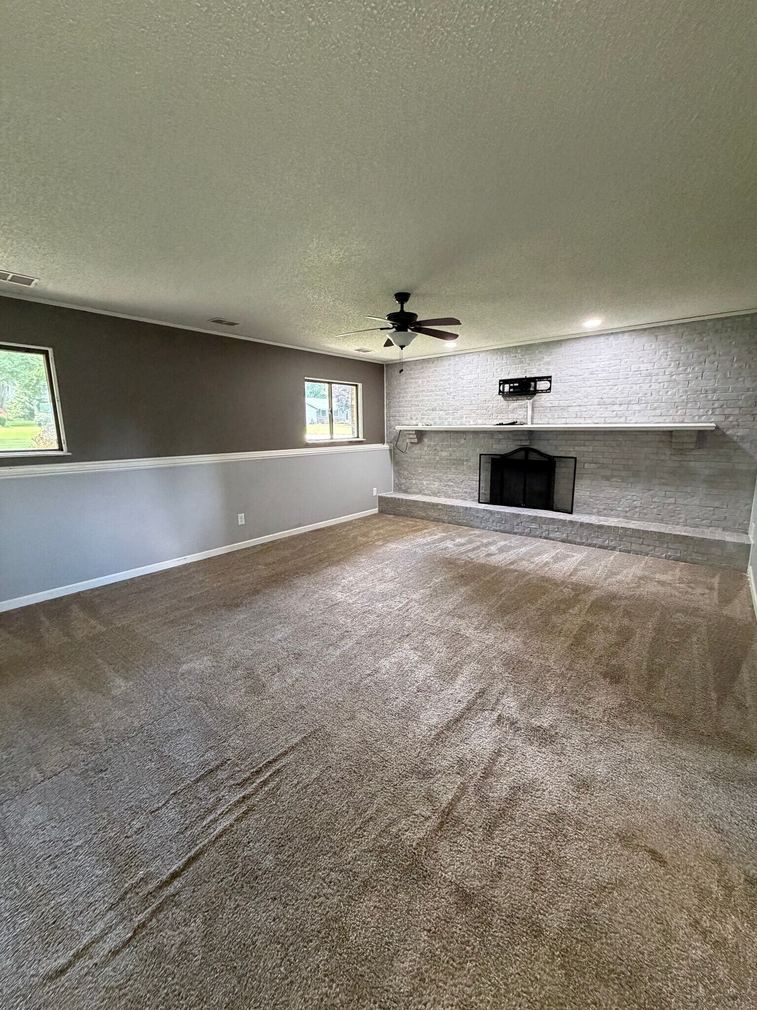 Building Photo - 4544 Hillview Shr