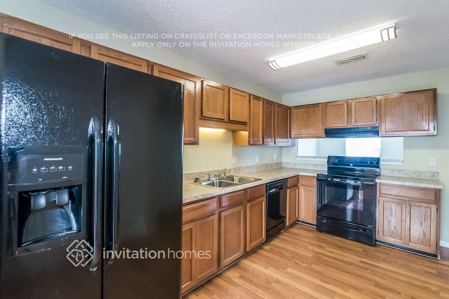 Building Photo - 7321 Amandas Crossing Dr S