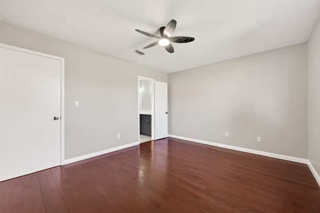 Building Photo - 10707 Staghill Dr