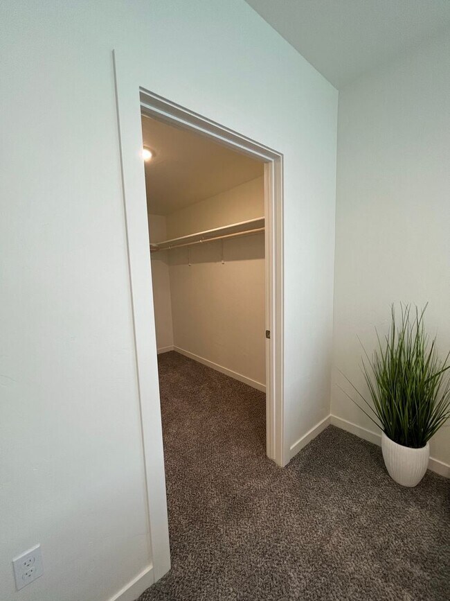 Building Photo - 4715 Lexington sky lane