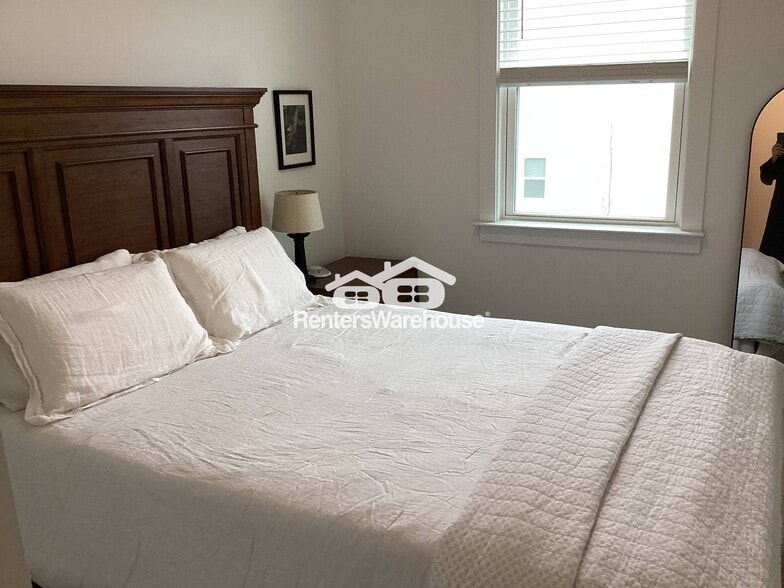 Building Photo - 1633 Aeslin Dr NW