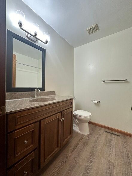 bathroom - 8794 Manhattan N