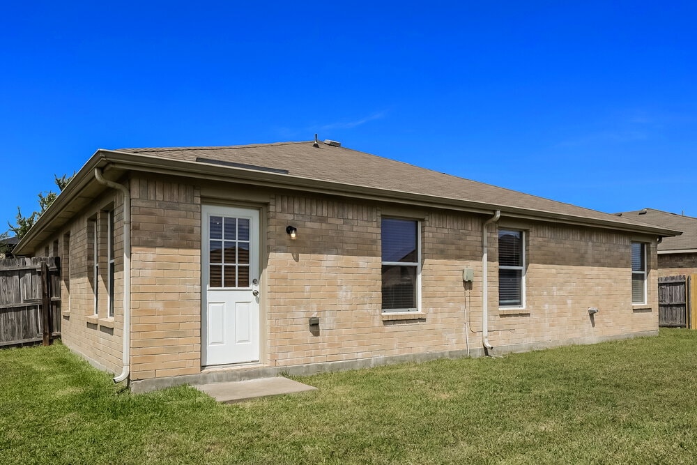 Building Photo - 1324 Burleson St