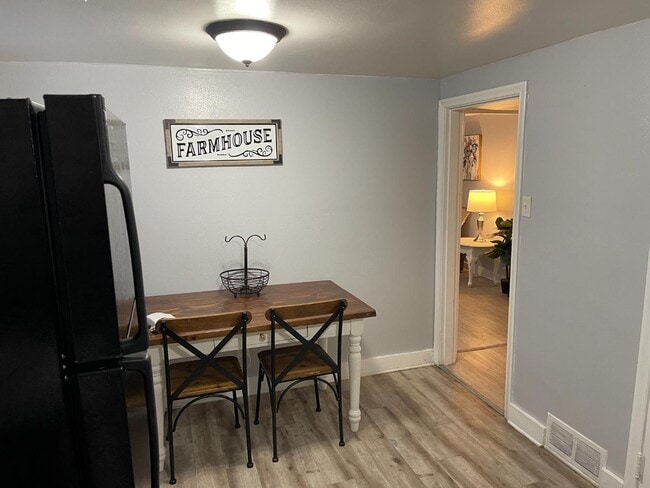 Building Photo - 2201 W State St