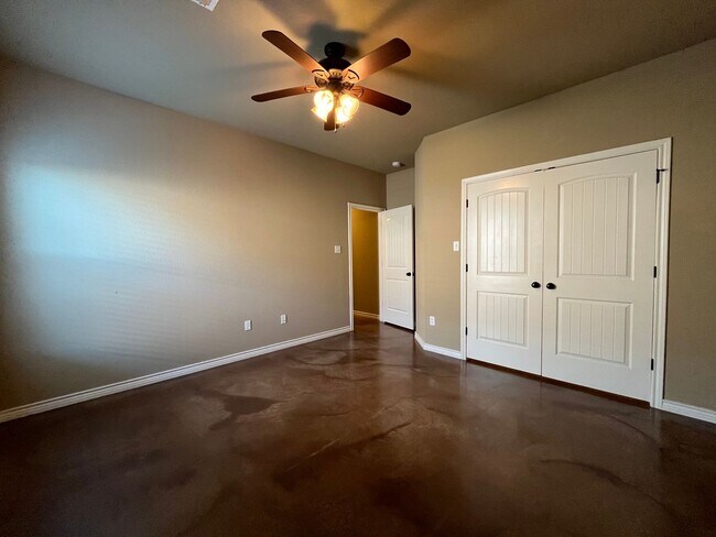 Building Photo - 3137 Silver Saddle Dr