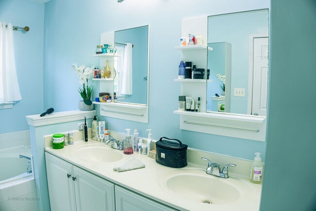 Building Photo - 21682 Kings Crossing Terrace