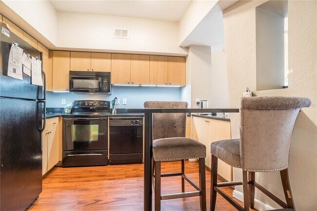 Building Photo - "Stylish 1-Bedroom Apartment with Modern A...