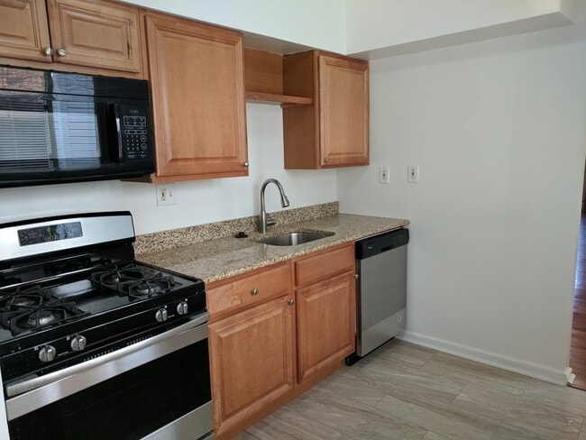 Building Photo - Check out this Totally Updated First Floor Duplex! 2BR+Den