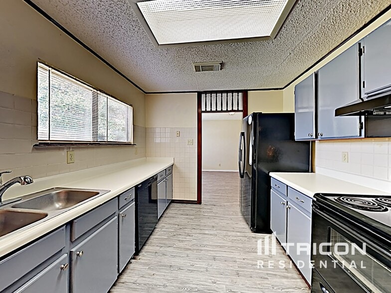 Building Photo - 8015 Chestnut Barr Dr