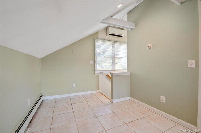 Building Photo - 25 Gardners Ln